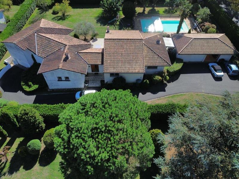 Maison - 227 m² - 6 pièces