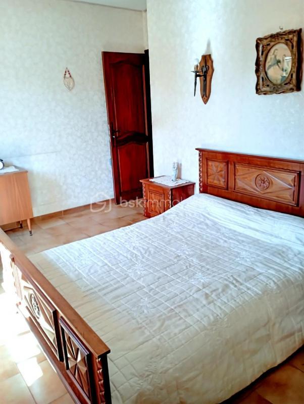 Maison traditionnelle - 232 m² - 8 pièces