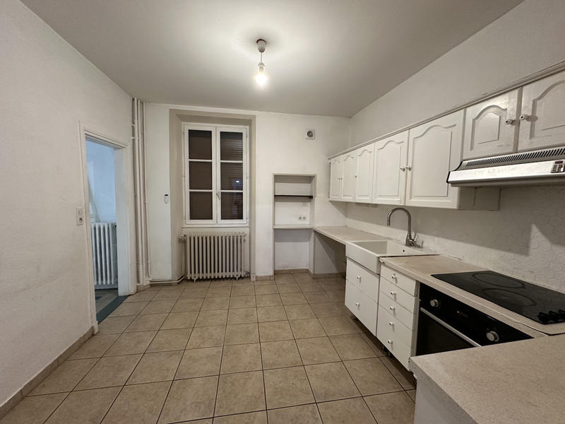 Maison - 240 m² - 12 pièces