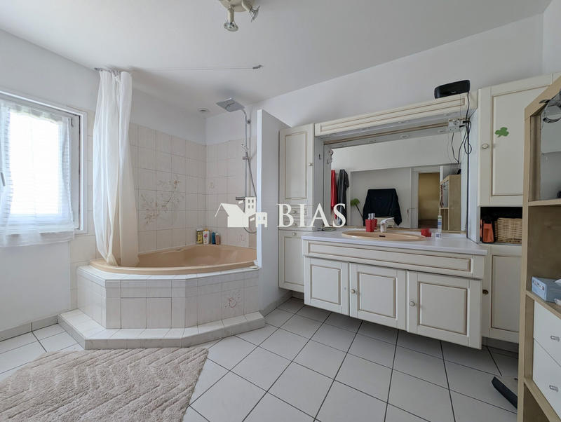 Maison ancienne - 252 m² - 7 pièces