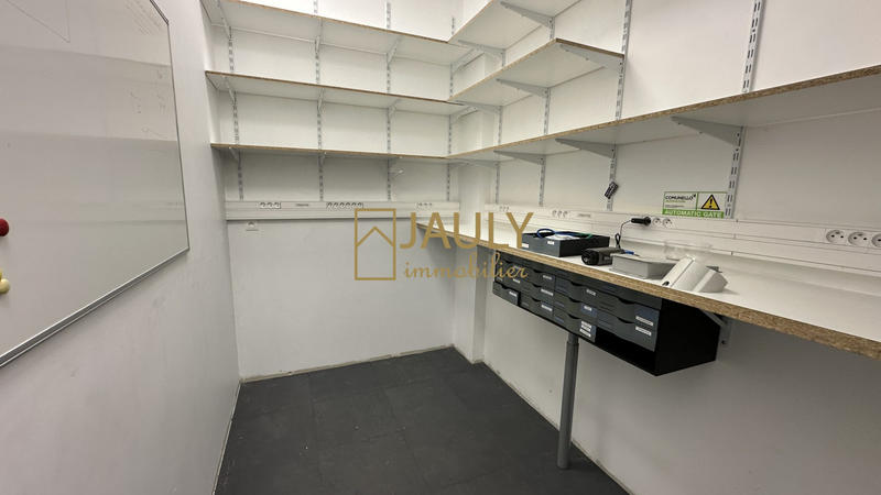 Bureau - 70 m² - 5 pièces