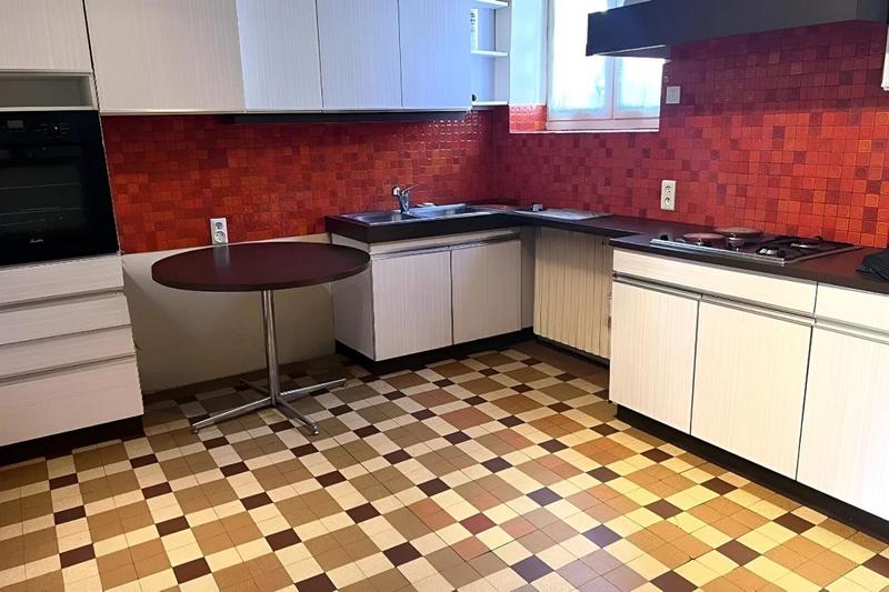 Maison - 180 m² - 8 pièces