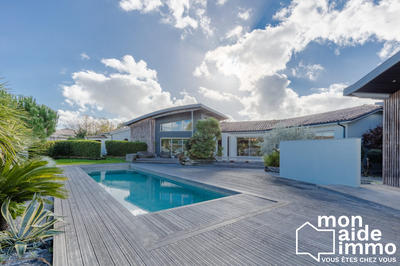 Maison contemporaine - 252 m² - 7 pièces