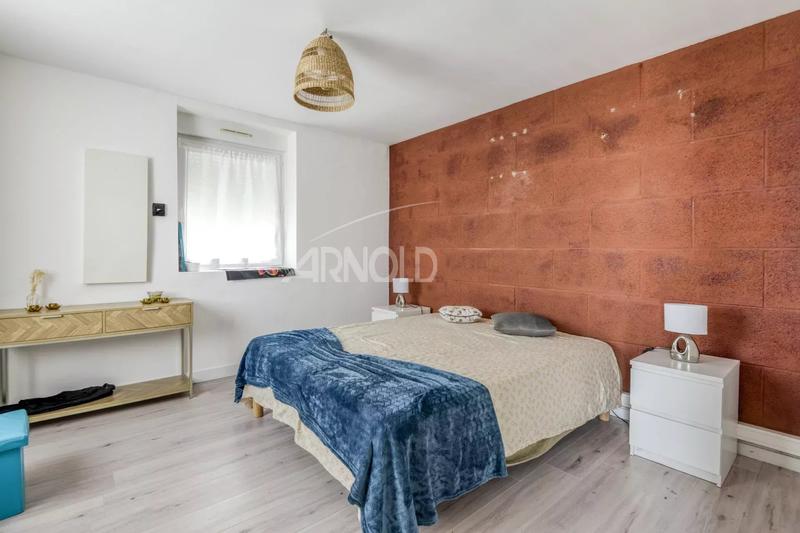 Maison - 220 m² - 9 pièces