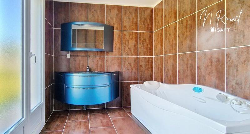 Maison - 240 m² - 7 pièces