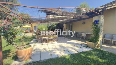 Maison - 461 m² - 10 pièces