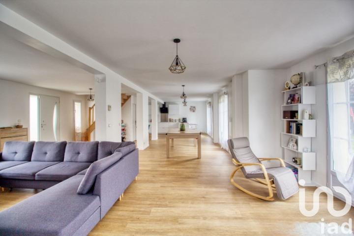 Maison - 208 m² - 7 pièces