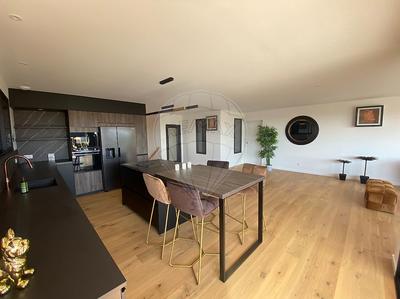 Maison - 216 m² - 6 pièces