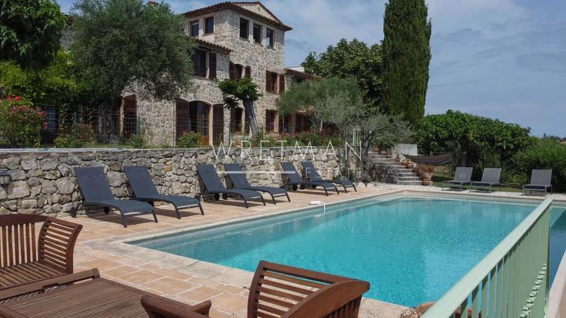 Villa - 201 m² - 6 pièces