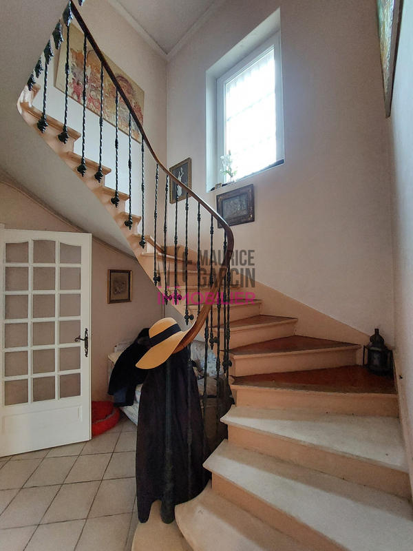 Maison - 390 m² - 10 pièces