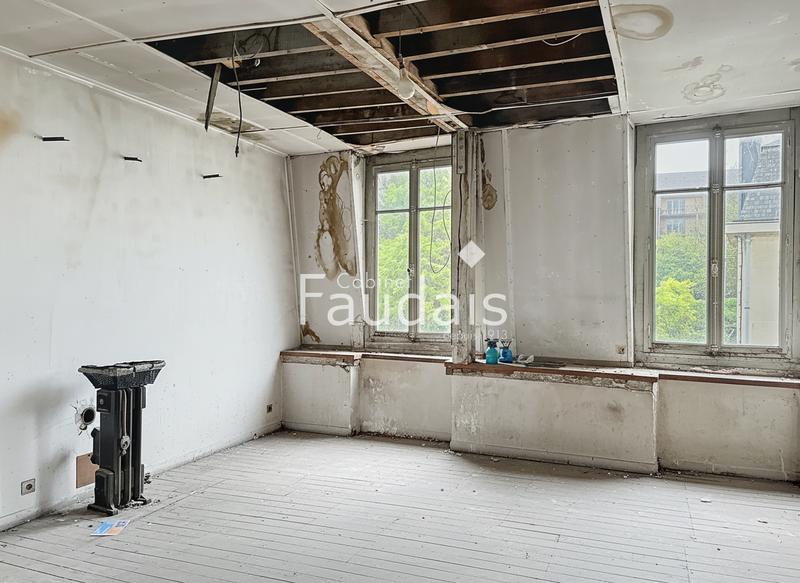 Maison - 243 m² - 8 pièces