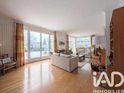 Maison - 237 m² - 8 pièces