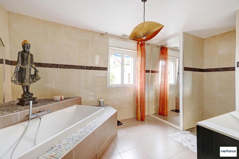 Maison de ville - 240 m² - 7 pièces