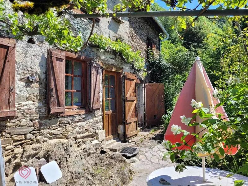 Maison - 96 m² - 6 pièces