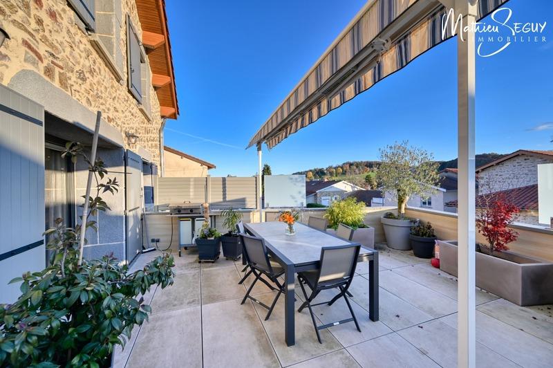 Maison - 216 m² - 8 pièces