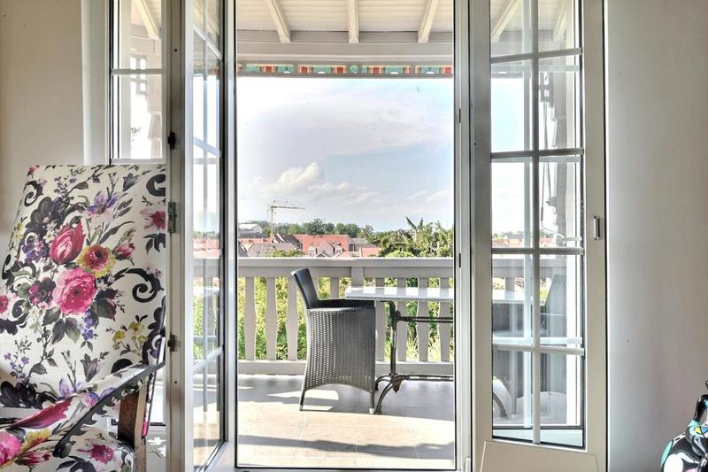 Maison - 250 m² - 10 pièces