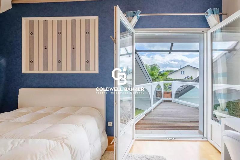 Maison - 285 m² - 6 pièces