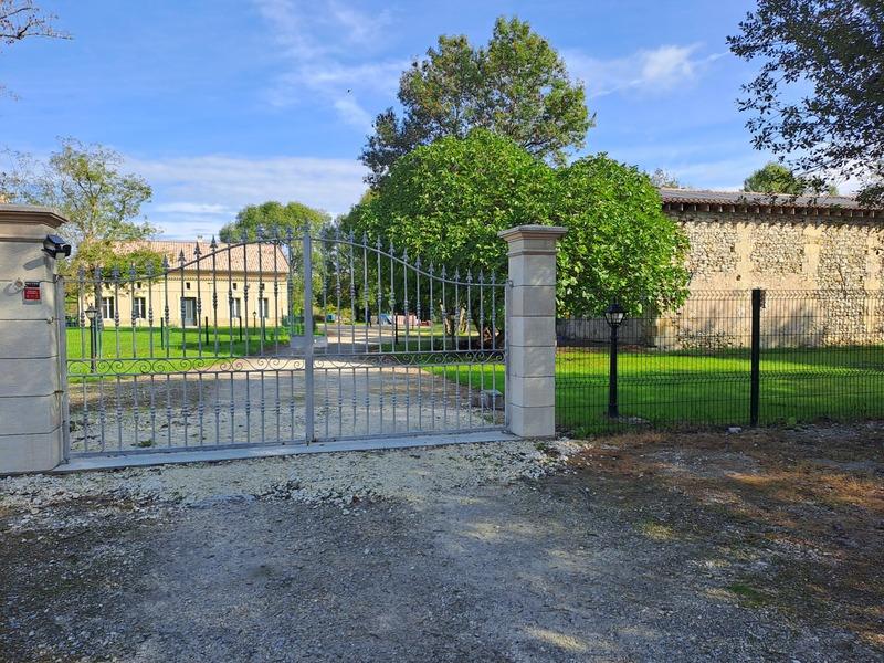 Maison - 482 m² - 12 pièces