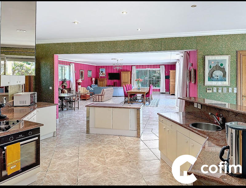 Maison - 400 m² - 8 pièces