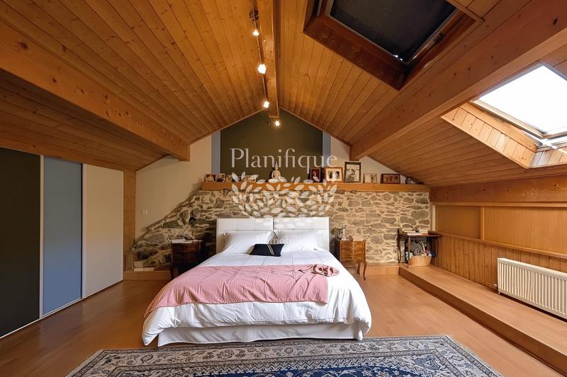 Maison - 240 m² - 5 pièces