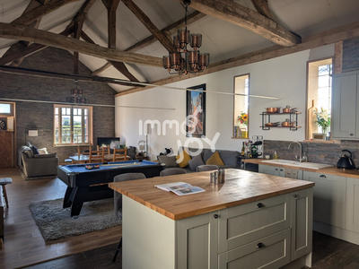 Maison de village - 360 m² - 10 pièces