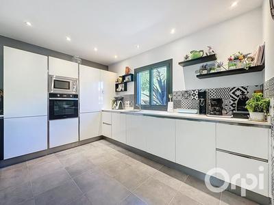 Maison - 185 m² - 6 pièces