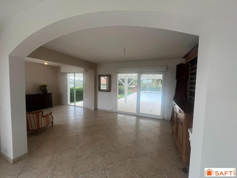 Villa - 200 m² - 6 pièces