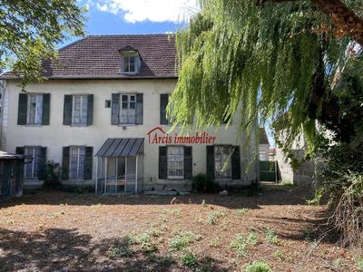 Maison - 240 m² - 9 pièces