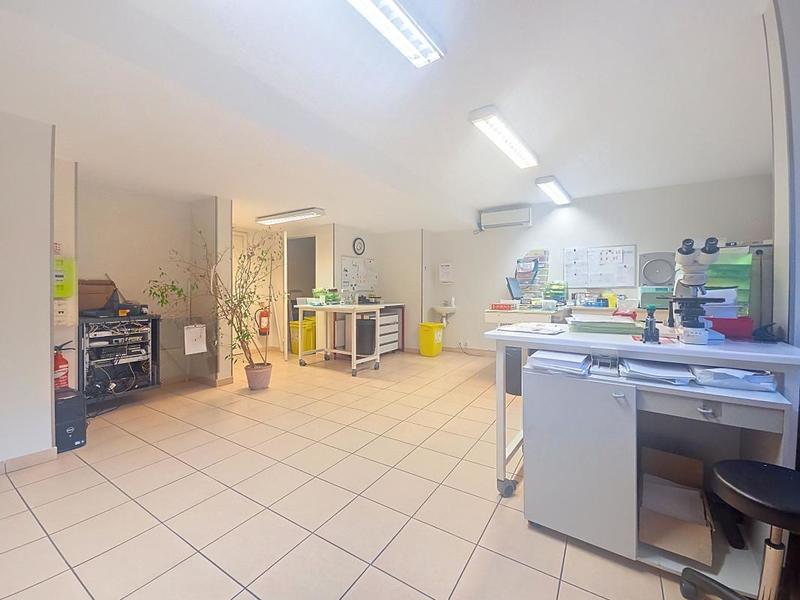 Local commercial - 151 m²