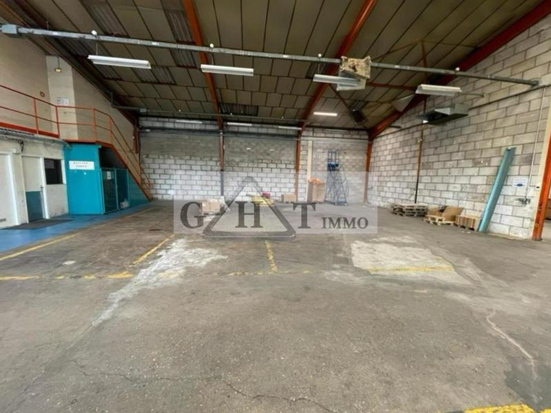 Entrepôt - 1 892 m²