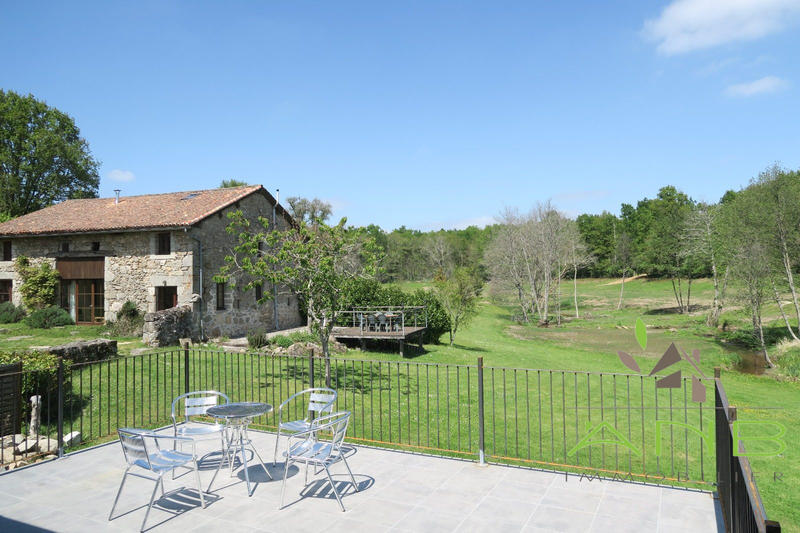 Maison - 216 m² - 7 pièces