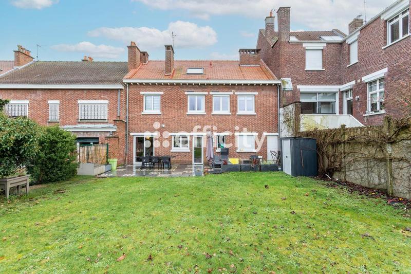 Maison - 200 m² - 7 pièces