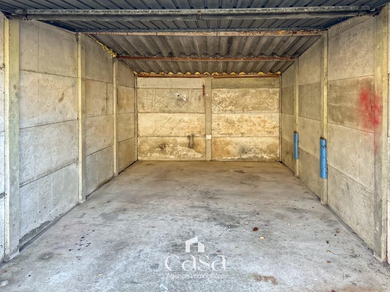 Parking / Garage - 12 m²