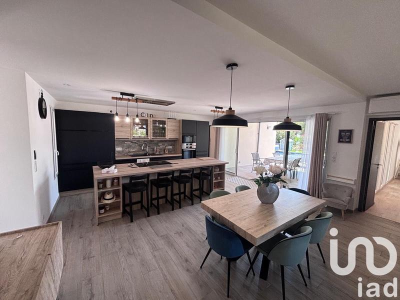 Maison - 187 m² - 8 pièces