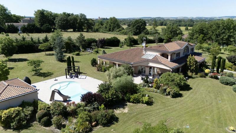 Demeure - 397 m² - 8 pièces