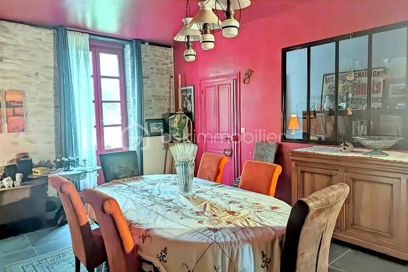 Maison - 202 m² - 7 pièces