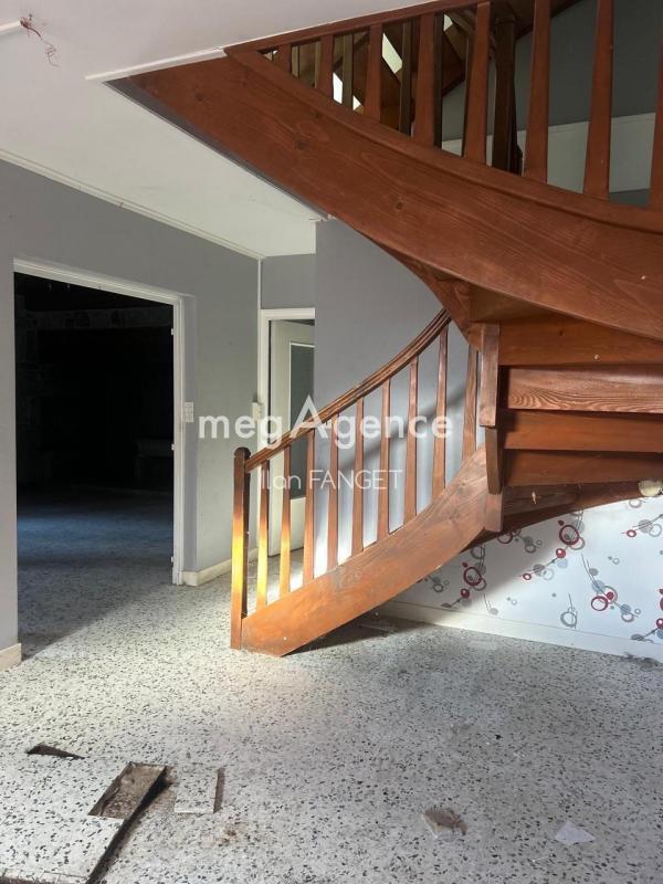 Maison - 200 m² - 14 pièces