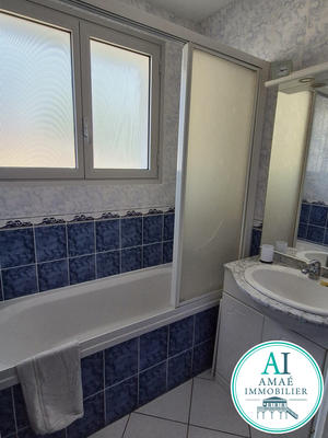 Maison - 241 m² - 11 pièces