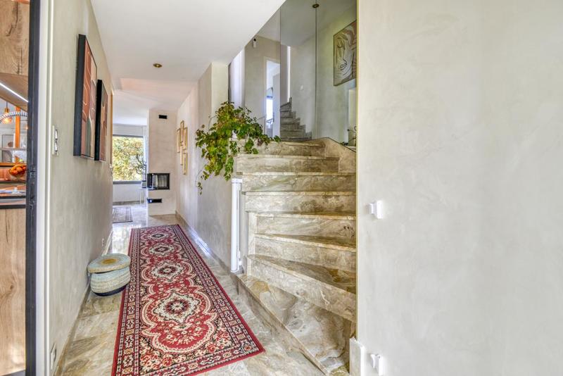 Maison - 171 m² - 7 pièces