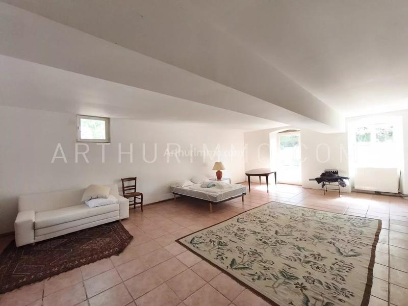 Maison - 374 m² - 11 pièces