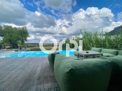 Maison - 222 m² - 5 pièces