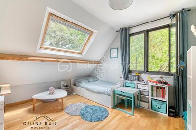 Maison - 250 m² - 8 pièces