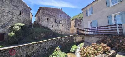 Maison de village - 130 m² - 1 pièce