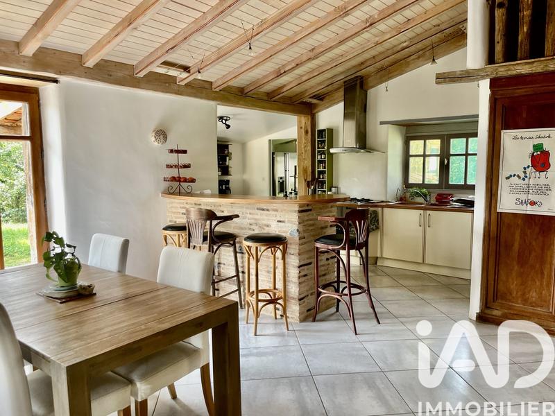 Maison - 470 m² - 11 pièces