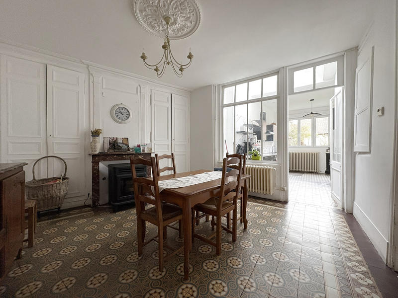 Maison - 252 m² - 10 pièces