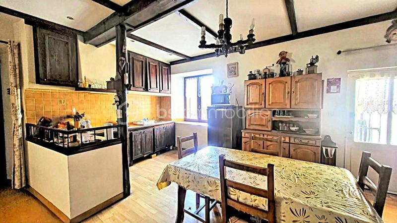 Maison traditionnelle - 275 m² - 12 pièces