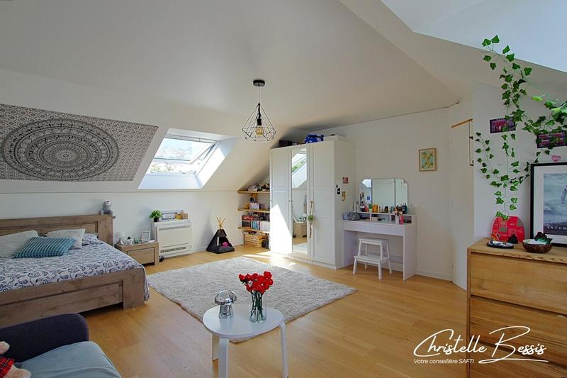 Maison - 189 m² - 8 pièces