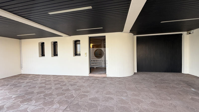 Maison - 215 m² - 6 pièces