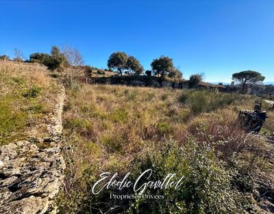 Terrain constructible - 1 240 m²