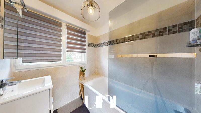 Maison - 260 m² - 6 pièces